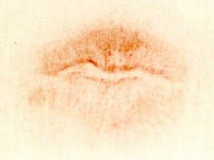 A latent lip print visualized